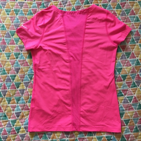 Nike women’s exercise T-shirt - Picture 2 of 4